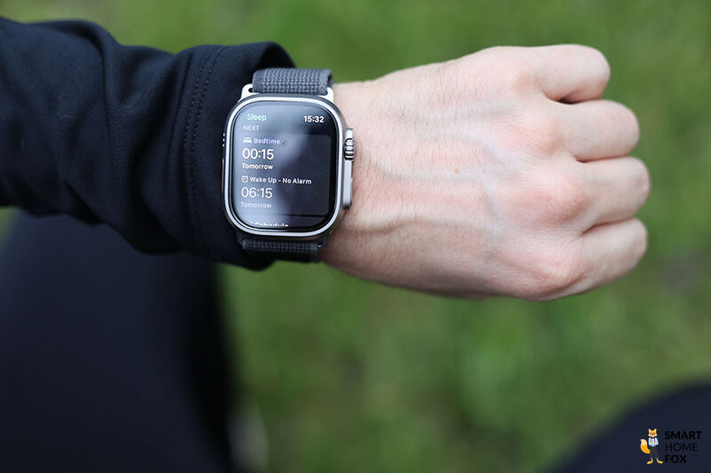 Man sieht die Schlafanalyse auf der Apple Watch Ultra.